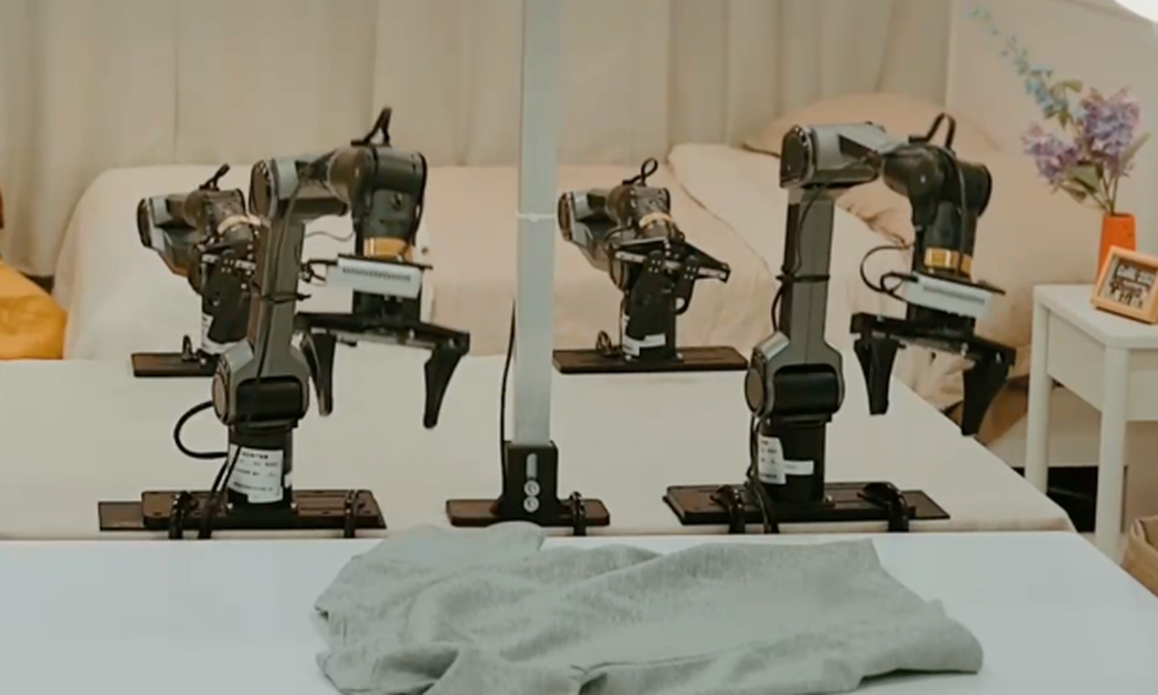 Robot lays garment