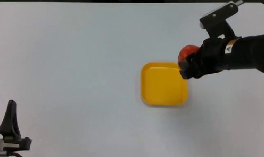 Pick×3 setting: apple and yellow tray.